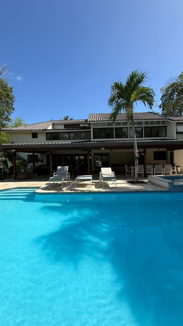 Casa y piscina