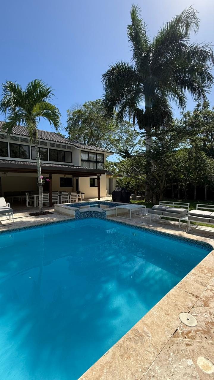 Piscina con jacuzzi