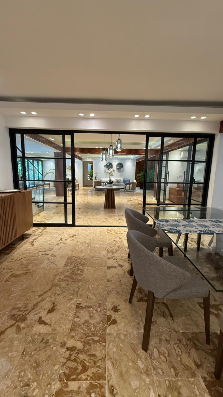 Comedor y puertas de vidrio