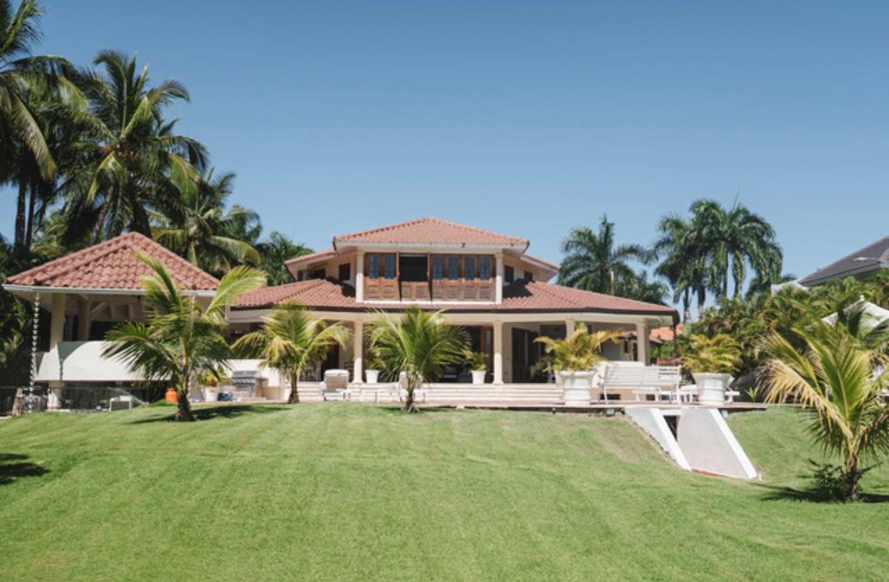 Villa y jardín