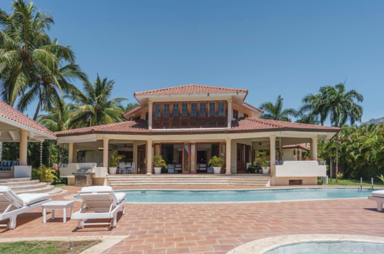 Piscina y terraza
